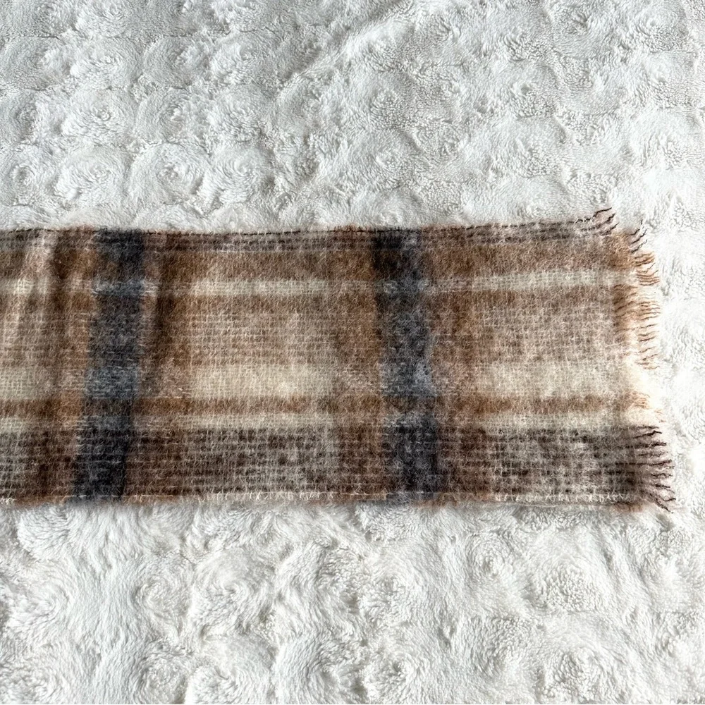 Donegal Design Scarf Beige Mohair Wool Rectangle Plaid Fringe Irish Ireland Cozy